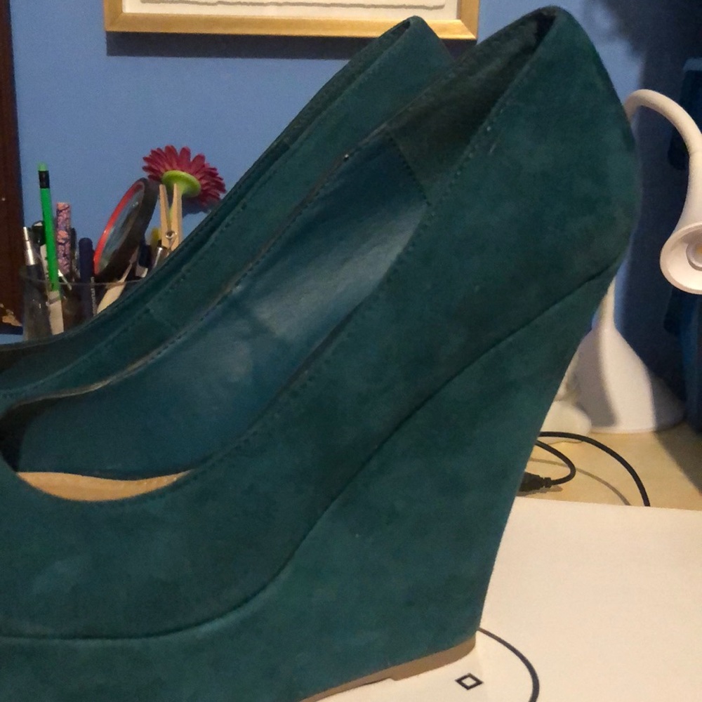 Shoes - Picture 4 of 5